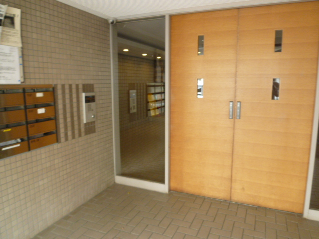 Security. E-mail BOX ・ Auto-lock with the entrance