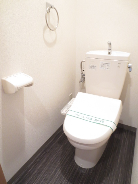 Toilet. Bidet! 