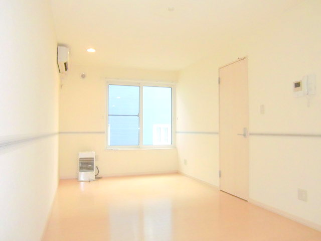 Other room space. Spacious 1 room