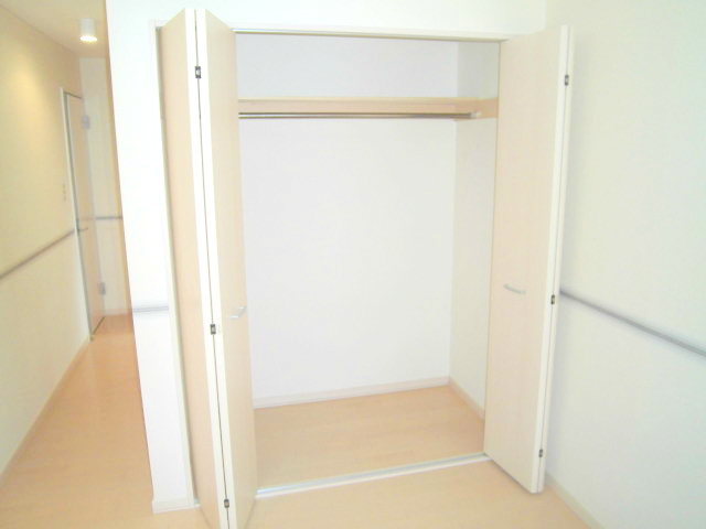 Receipt. Large closet equipped