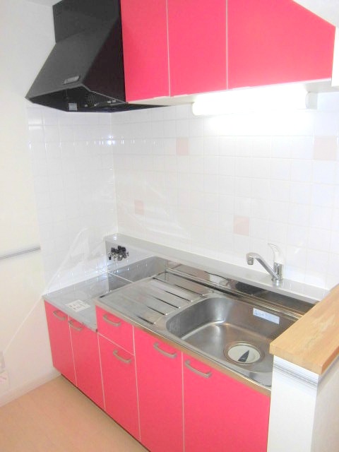 Kitchen. Spacious independent kitchen
