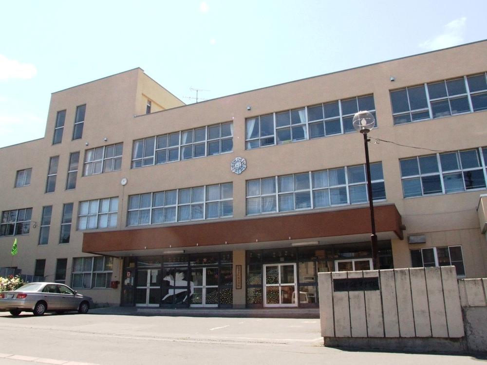 Junior high school. 142m to Sapporo City Sapporo Junior High School