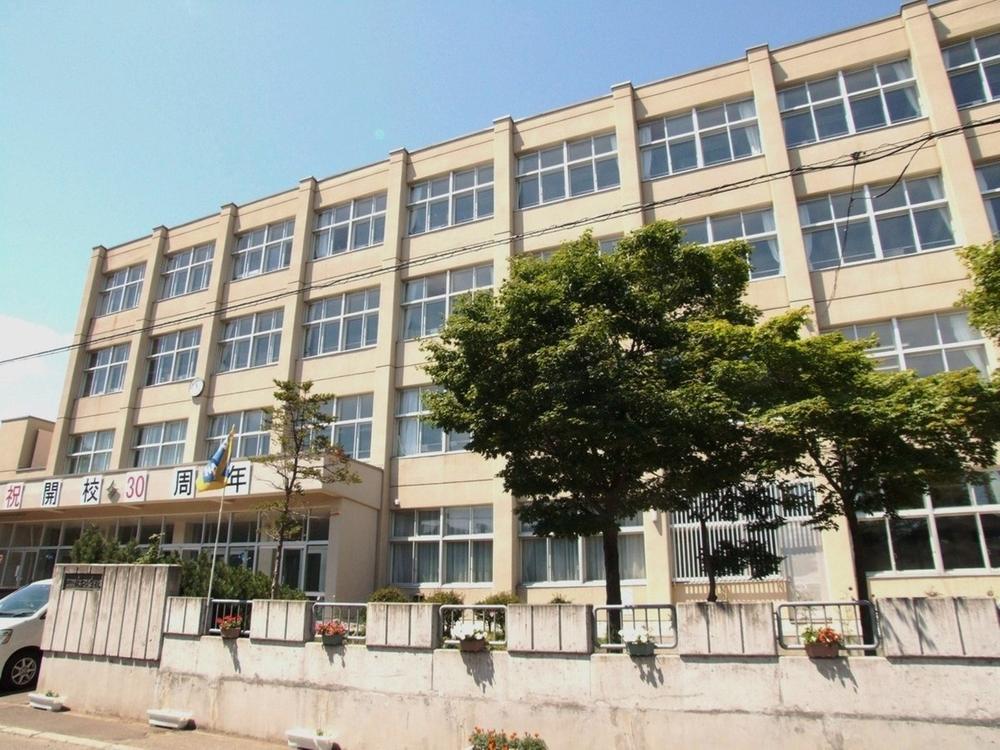 Primary school. 1012m to Sapporo Municipal Fushiko Elementary School