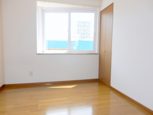 Other room space. It is a popular all-Western-style type of room