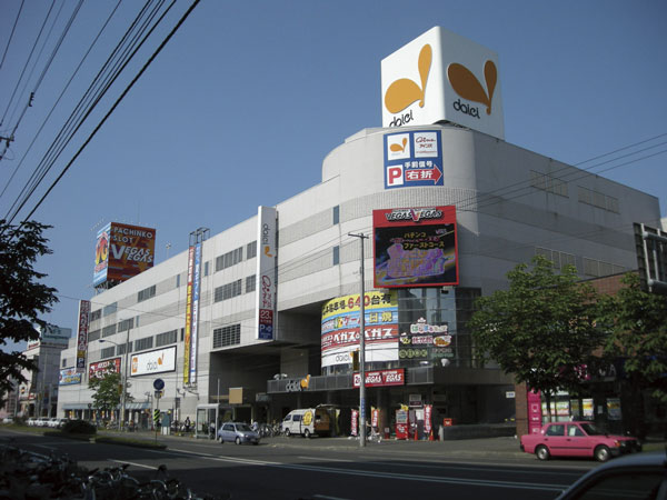 Supermarket. 695m to Daiei Sakaemachi store (Super)