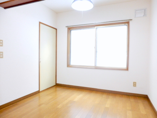 Other room space. It is a popular all-Western-style type of room