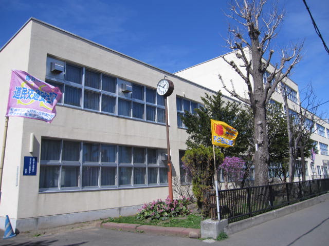 Primary school. 213m to Sapporo Municipal Horokita elementary school (elementary school)