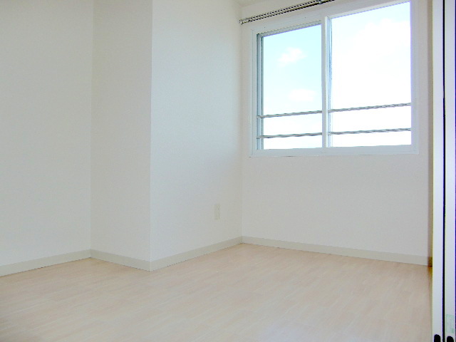Other room space. It is a popular all-Western-style type of room