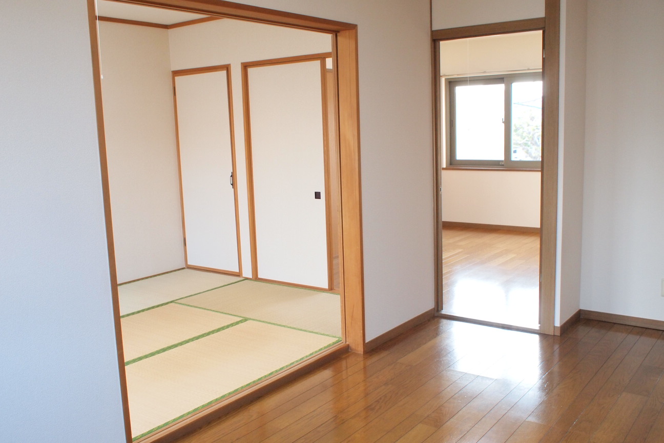 Other room space. Is a Japanese-style room from the living room. 