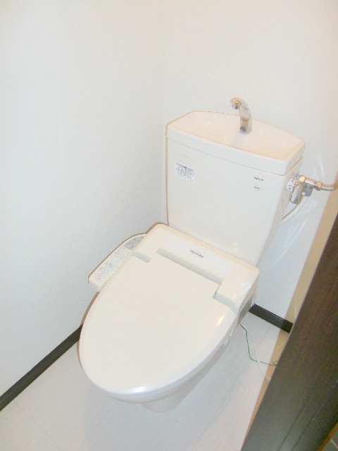 Toilet. Washlet is also equipped! 