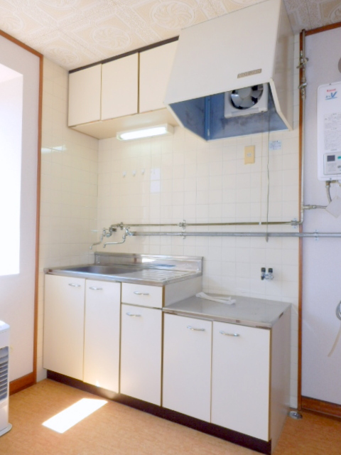 Kitchen. It is beautifully cleaning being completed