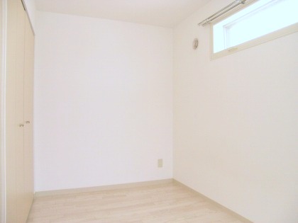 Other room space. It is a popular all-Western-style type of room