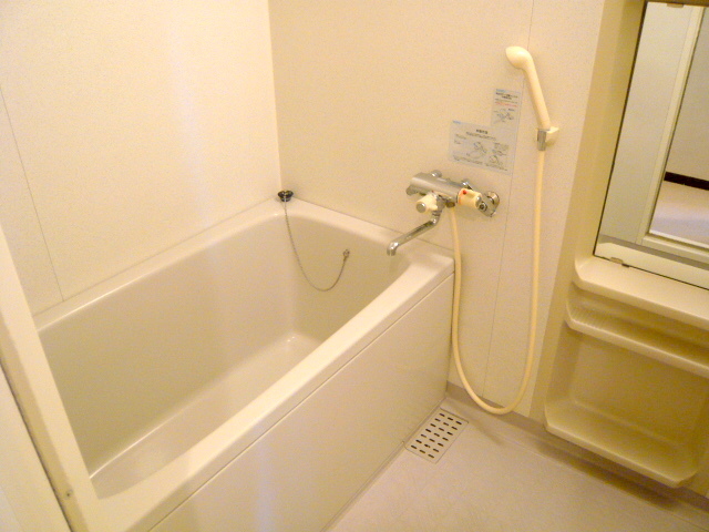 Bath. 602, Room photo