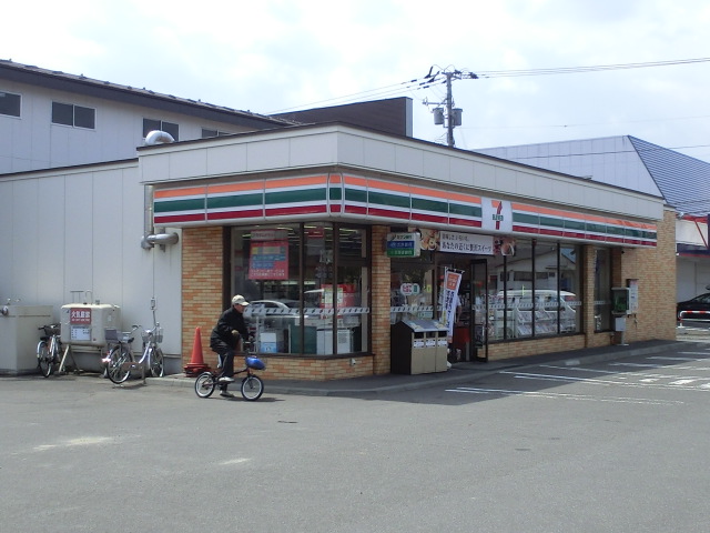 Convenience store. Seven-Eleven Sapporo Kita 41 Johigashi 9-chome up (convenience store) 475m