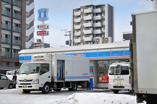 Convenience store. 196m until Lawson Sapporo Kita 7 Johigashiten (convenience store)