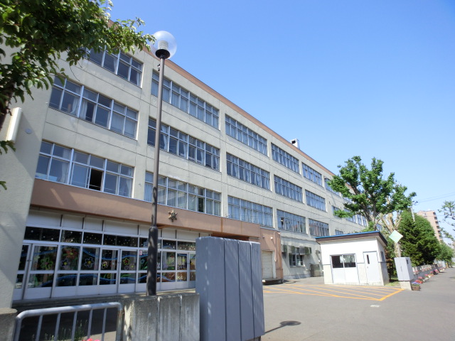 Junior high school. 421m to Sapporo Municipal Sakaeminami junior high school (junior high school)