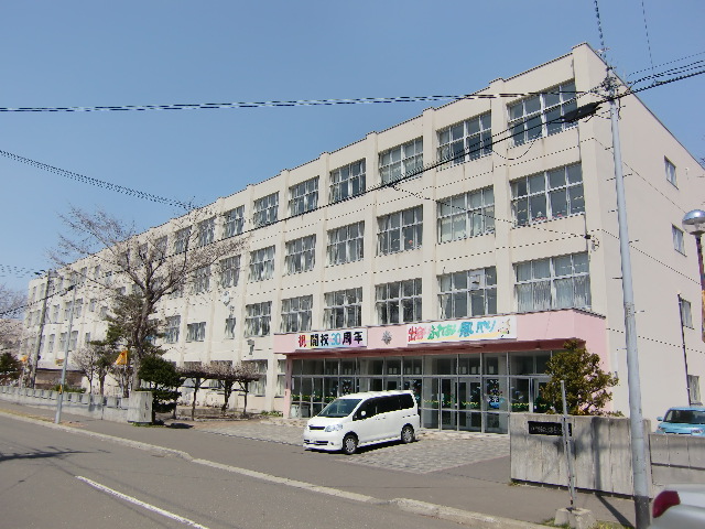 Primary school. 435m to Sapporo Municipal Kaisei elementary school (elementary school)