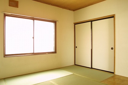 Other room space. OK even if lined with Japanese-style futon