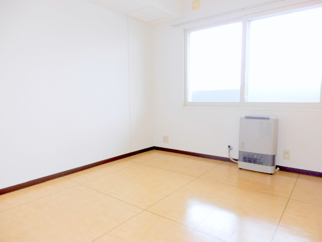 Other room space. It is a popular all-Western-style type of room