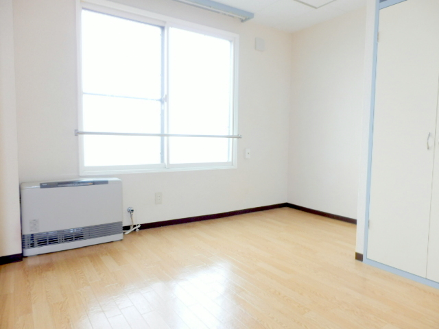 Other room space. It is a popular all-Western-style type of room