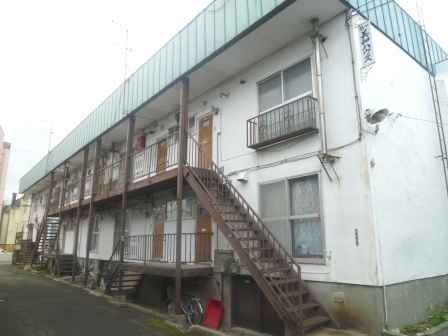 Building appearance. The rent in 4SLDK of terrace house parking one free! !