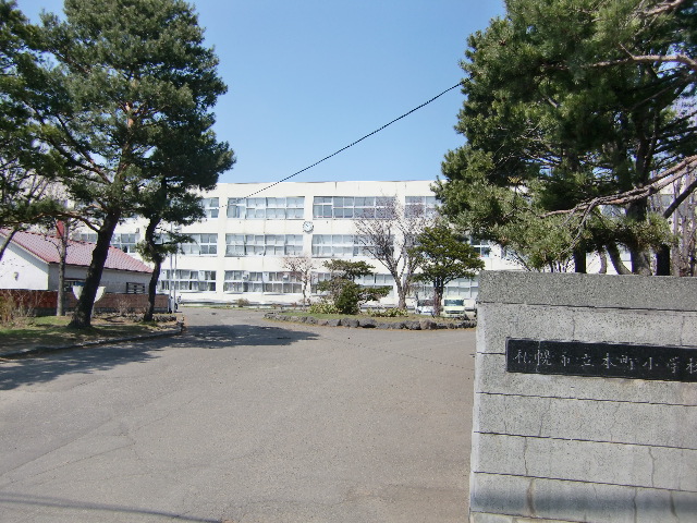 Primary school. 885m to Sapporo Honcho elementary school (elementary school)