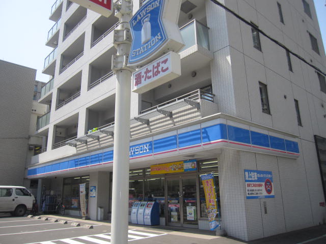 Convenience store. Lawson Sapporo Kita Article 9 east-chome store (convenience store) up to 100m