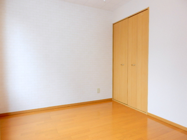 Other room space. It is a popular all-Western-style type of room