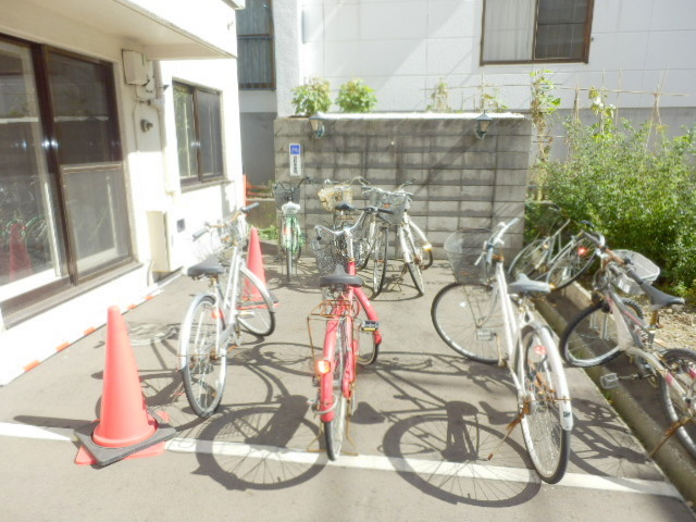 Other common areas. Bicycle equipped