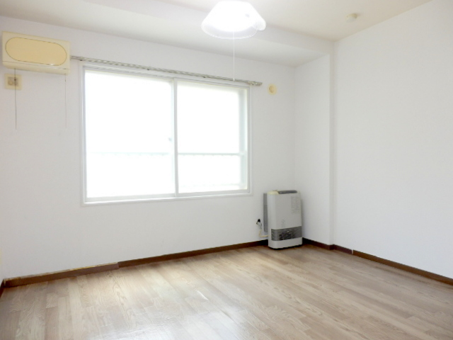 Other room space. It is a popular all-Western-style type of room