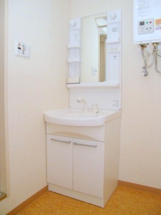 Washroom. Shampoo dresser equipped