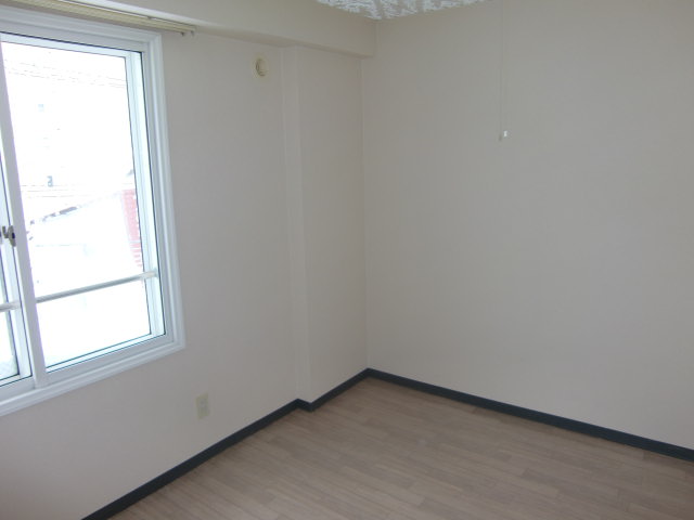 Other room space. Flooring