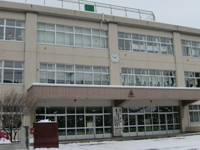 Primary school. 280m to Sapporo Tatsukita elementary school (elementary school)