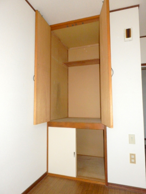 Receipt. Closet equipped