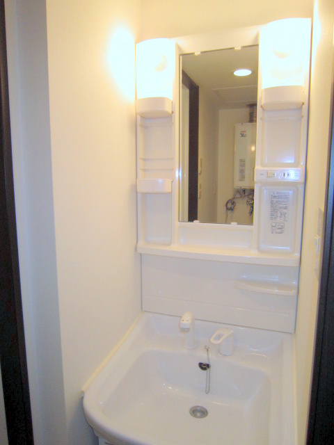 Washroom. Shampoo dresser equipped