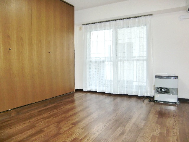 Other room space. Spacious Western-style