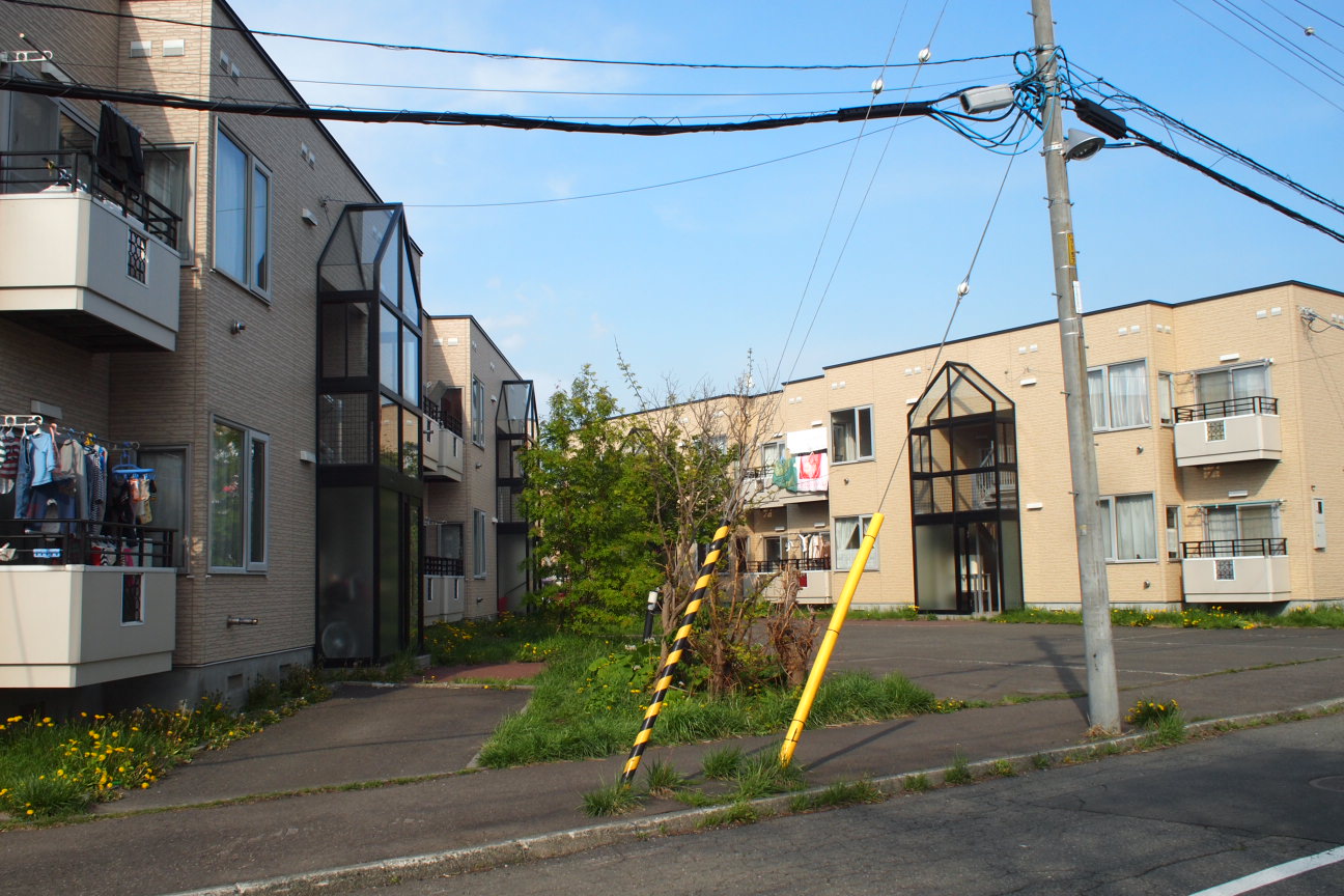 Building appearance. I There is a courtyard !!