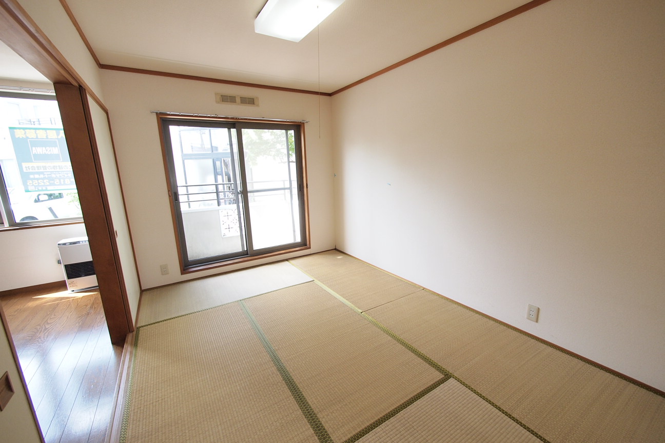 Other room space. Is a Japanese-style room from the living room. 