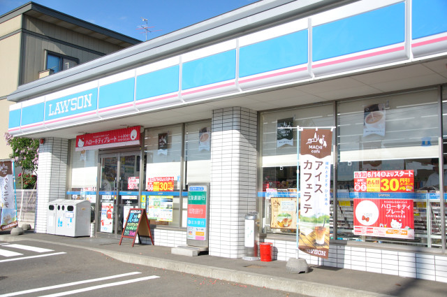 Convenience store. 303m until Lawson Sapporo Kita 25 Johigashiten (convenience store)