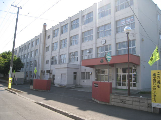 Primary school. 401m to Sapporo City Sapporo elementary school (elementary school)