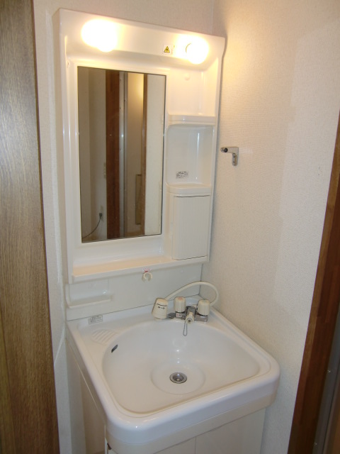 Washroom. Shampoo dresser equipped