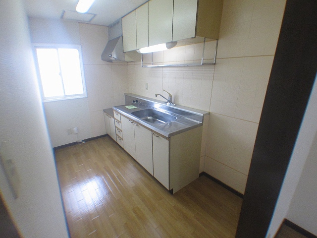 Kitchen. Spacious 3.3 Pledge! 