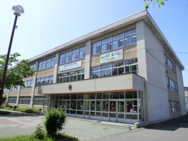 Primary school. 555m to Sapporo TatsuSakae elementary school (elementary school)