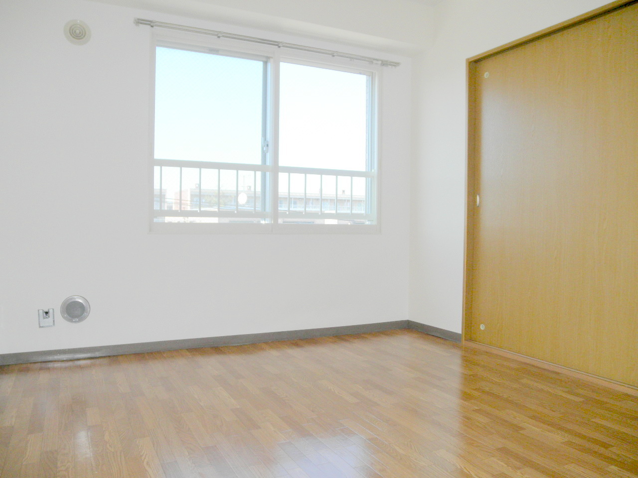 Other room space. It is a popular all-Western-style type of room