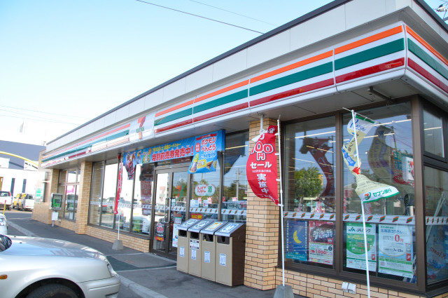 Convenience store. Seven-Eleven Sapporo Honcho Article 2 store up (convenience store) 578m