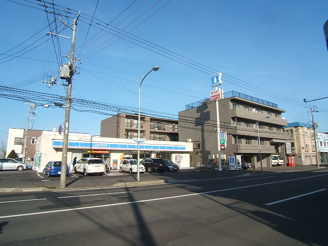 Convenience store. Lawson, Higashi-ku, Sapporo Kita 24 Higashijunichome store up (convenience store) 88m