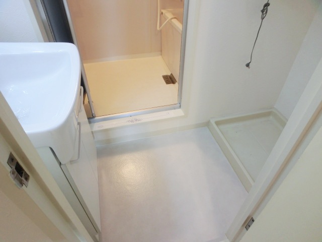 Washroom. 401, Room photo