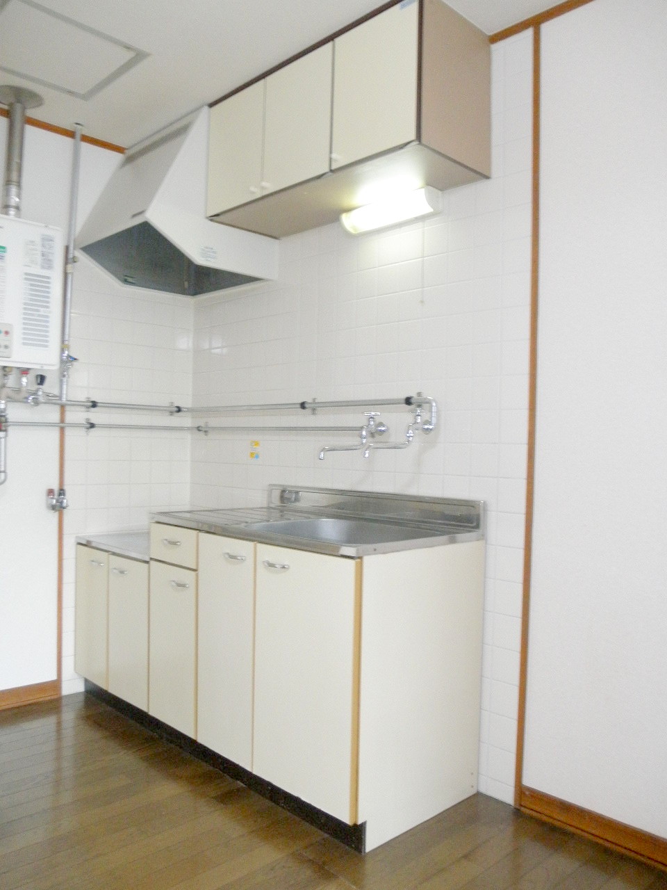 Kitchen. It is beautifully cleaning being completed