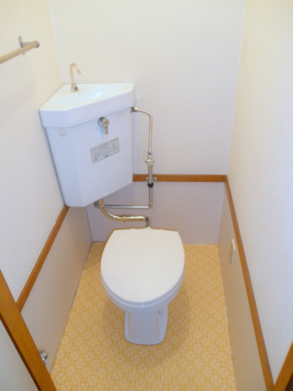 Toilet. It is beautifully cleaning being completed