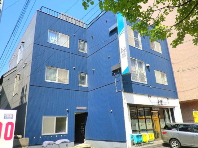 Building appearance. It is conveniently located apartment Kanjō-Dōri-Higashi Station 1-minute walk